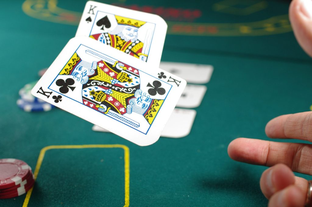 Strategi Stud Poker Menahan Godaan Hype